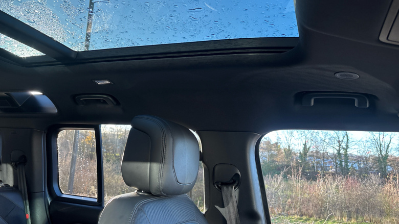 Land Rover Defender 3.0 D300 X-Dynamic HSE 110 5dr Auto Diesel Estate